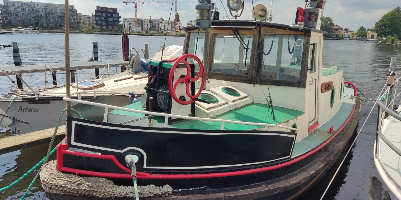 Kleine sleepboot te koop